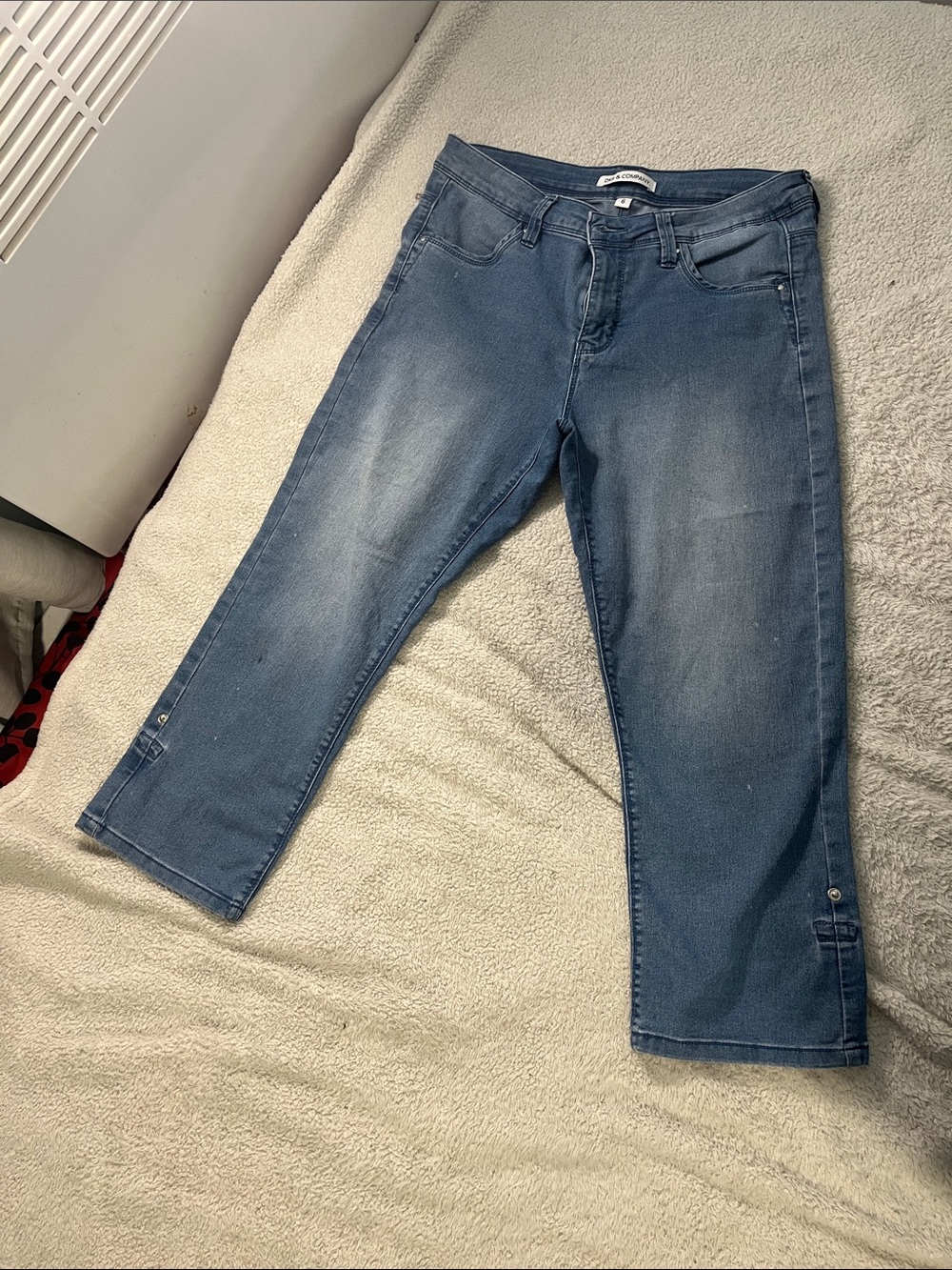 Women's Cropped Denim Ankle Jeans in Medium Blue B021